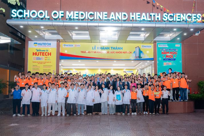 Thứ trưởng Bộ Y tế Đỗ Xuân Tuyên cắt băng khánh thành Trường Y và Khoa học Sức khỏe HUTECH 116