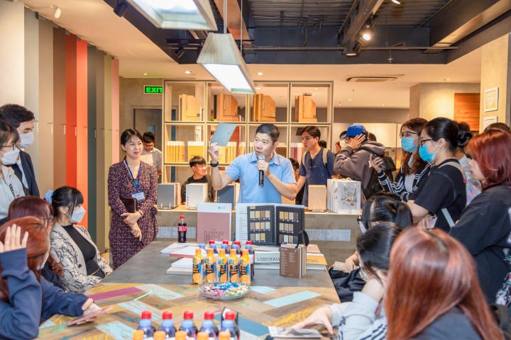 Tham quan Showroom An Cường, sinh viên Thiết kế nội thất có dịp tìm hiểu vật liệu gỗ và ứng dụng trong thiết kế 24