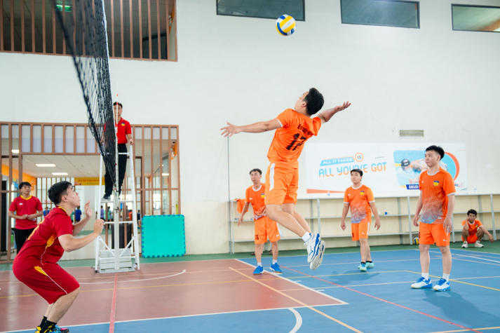 [Hội thao CB-GV-NV HUTECH 2025]: TT.TVTS-TT.TrT-TT.Mar-PTTH, P.ĐT-P.KT-TT.DHS bảo vệ thành công ngôi vương Bóng chuyền nam, nữ 43