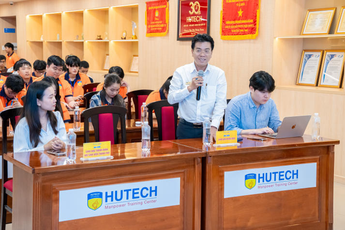 Xây dựng "hệ sinh thái" CLB học thuật để thúc đẩy nghiên cứu khoa học sinh viên tại HUTECH 92