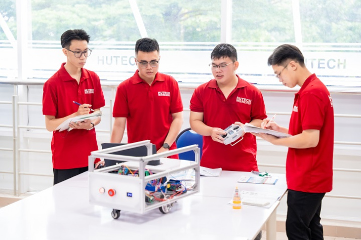 Giá trị khác biệt từ 5 trụ cột đào tạo của HUTECH 130