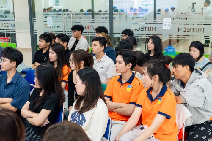 Sinh viên Khoa Kiến trúc - Mỹ thuật nâng cao tư duy quản lý qua góc nhìn chuyên gia 75