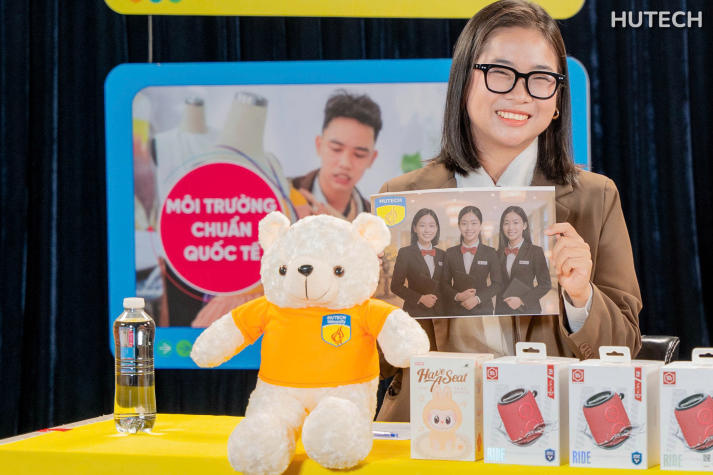 Nhiều thí sinh quan tâm đến Chương trình Việt - Nhật tại HUTECH TIKTOK LIVE 2025 - ngày 11/6 50