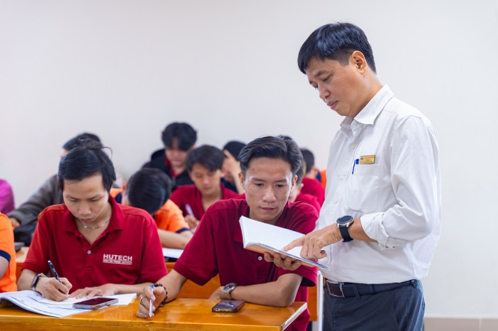 [Hướng nghiệp 2026] Vì sao ngành Công nghệ ô tô điện lên ngôi? 22