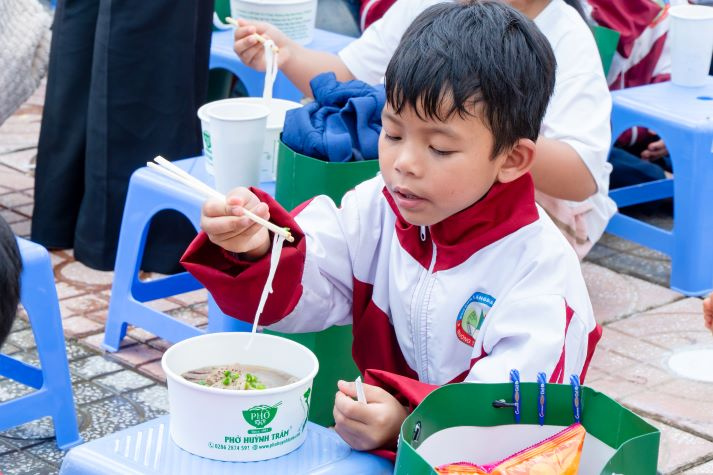 “Trăng sáng Langbiang” mang mùa Trung thu ấm áp đến học sinh Đà Lạt 101