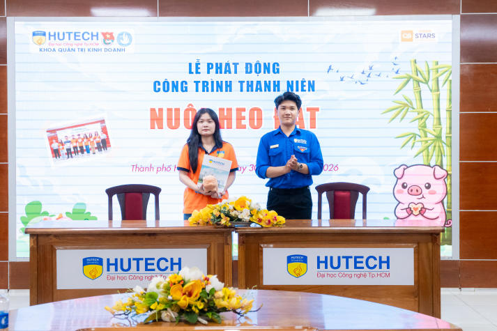 Sinh viên Khoa Quản trị kinh doanh “Nuôi heo đất”, gây quỹ yêu thương 28