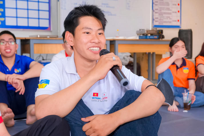 “Bát cháo đêm đông” - Hơi ấm yêu thương từ tuổi trẻ Viện Công nghệ Việt - Nhật HUTECH 72