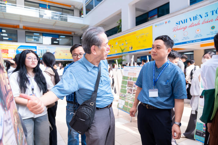 [Video] 53 dự án “lên sóng” tại Poster Innovation HUTECH, sinh viên bứt phá với loạt ý tưởng đậm tính ứng dụng 40