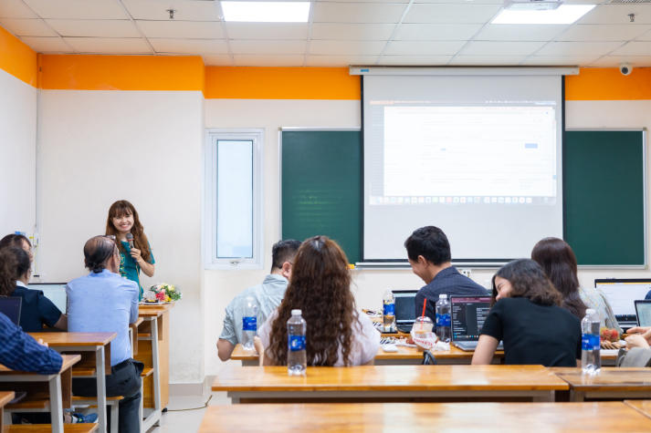 Giảng viên Khoa Quản trị kinh doanh tăng cường năng lực nghiên cứu khoa học với công cụ VOSviewer 44