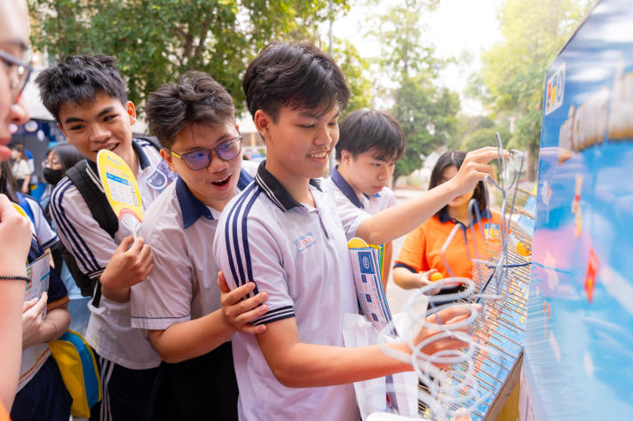 Tư vấn mùa thi năm 2025 tại Đồng Nai: HUTECH giải đáp “tất tần tật” thắc mắc ngành nghề, học phí, học bổng cho teen 2k7 88