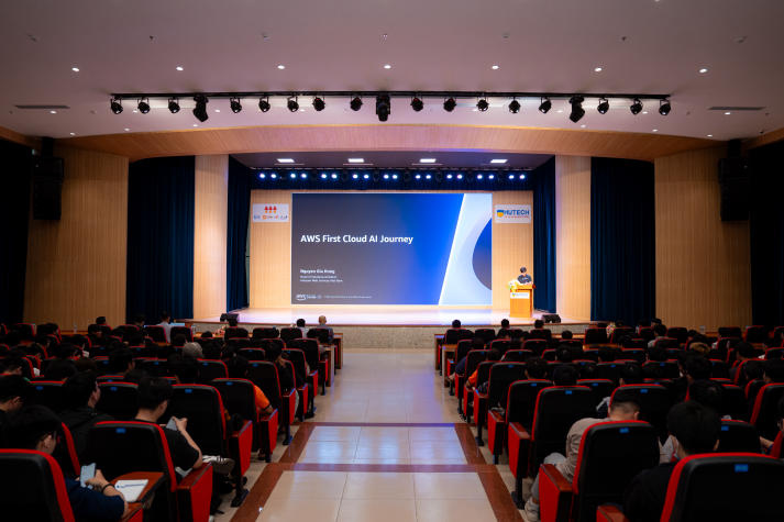 Học từ thực tiễn Cloud, AI, IT-ers HUTECH sớm định hình lộ trình nghề nghiệp 12