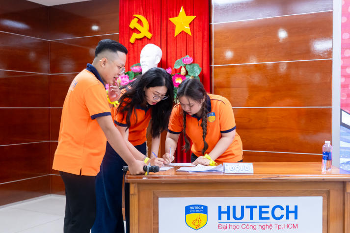 [Ảnh] Nâng tầm thủ lĩnh trẻ Khoa KHXH&QHCC cùng “CATALYST 5T” 82