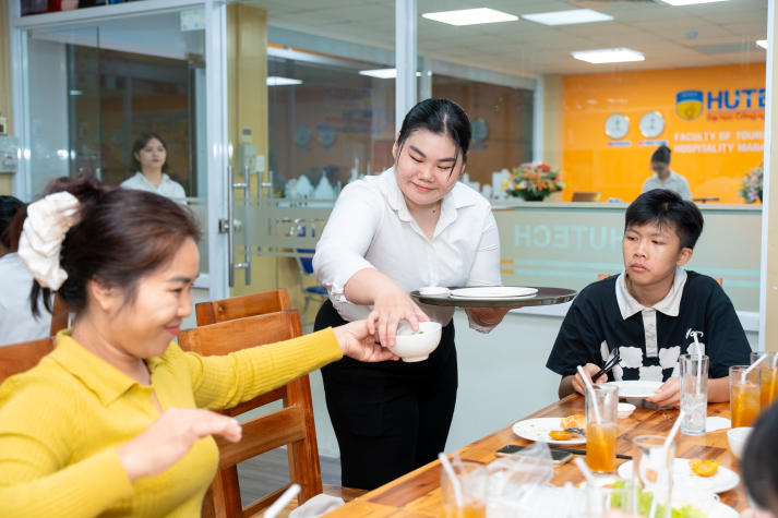 [Hướng nghiệp 2026] Quản trị nhà hàng và dịch vụ ăn uống tiếp tục “lên ngôi” khi du lịch & ẩm thực phát triển mạnh 89