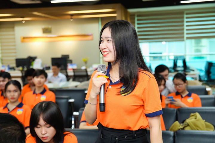 Tham quan Công ty Rồng Việt, sinh viên Khoa Tài chính - Thương mại tích lũy nhiều kiến thức về chứng khoán 57