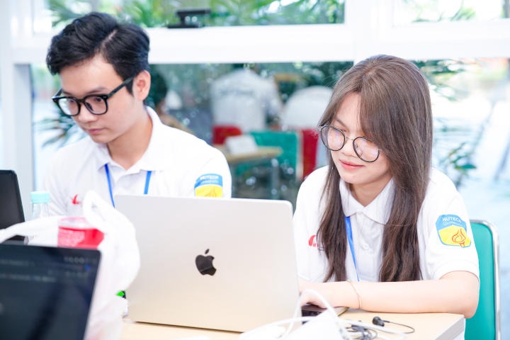 Sôi nổi vòng Chung khảo cuộc thi "Sinh viên với An toàn thông tin ASEAN 2023" tại HUTECH 84