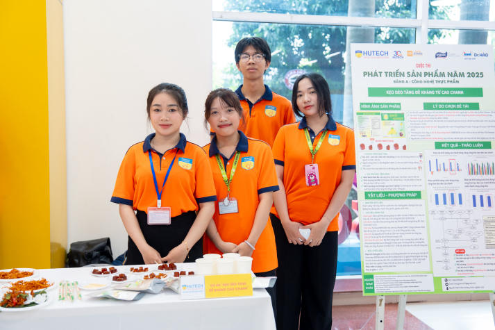 Bí quyết giúp sinh viên HUTECH tự tin truyền đạt ý tưởng, làm chủ sân khấu 74