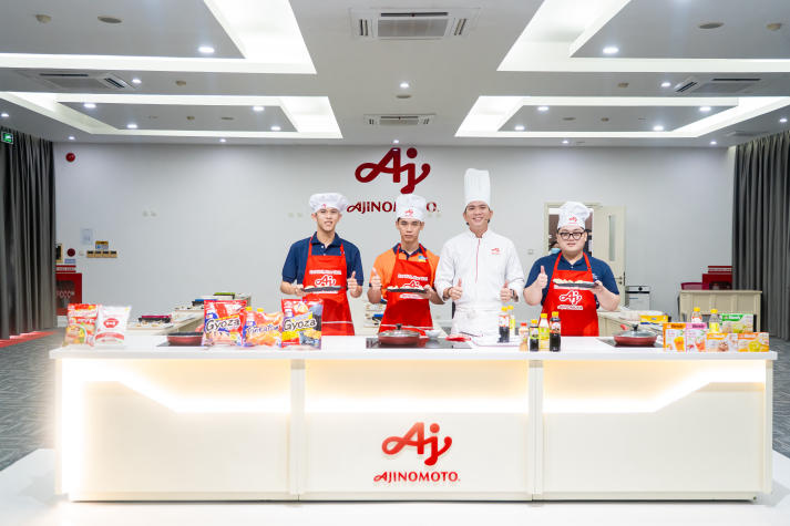 Sinh viên Công nghệ thực phẩm “mắt thấy, tay chạm” quy trình sản xuất xanh tại Nhà máy Ajinomoto Việt Nam 47