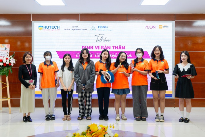 Trang bị bí kíp định vị bản thân trong thời đại “VUCA” cho sinh viên Khoa Quản trị kinh doanh HUTECH 77