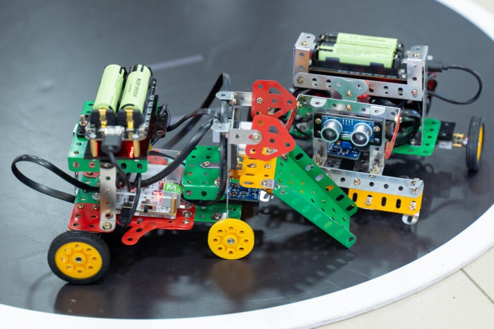 Cuộc thi học thuật “Robotics competition” thu hút đông đảo sinh viên Viện Kỹ thuật tranh tài 271