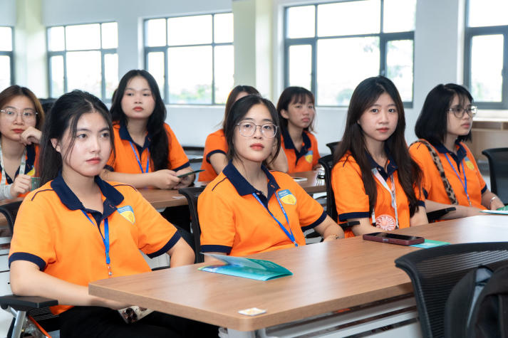 Tham quan Công ty TNHH Jinyu Tire (Việt Nam), sinh viên Khoa Trung Quốc học tìm hiểu môi trường làm việc thực tế 38