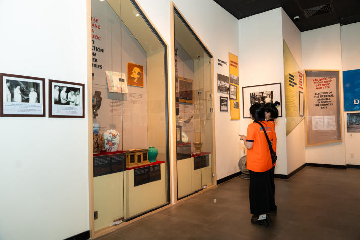 [Ảnh] Sinh viên Khoa Marketing - Kinh doanh quốc khám phá lịch sử, bồi đắp lý tưởng sống trên hành trình về nguồn 81