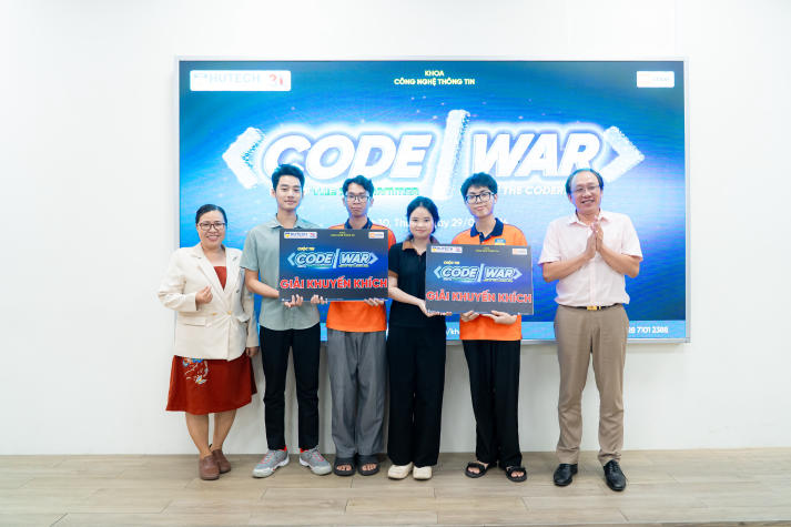 Code theo dòng thời sự, sinh viên Công nghệ thông tin tăng tốc săn vé OLP và ICPC Đà Nẵng tại HUTECH Code War 74