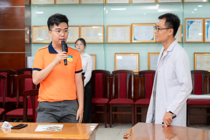 Sinh viên HUTECH trang bị “tấm khiên” bảo vệ sức khoẻ lúc giao mùa cùng chuyên gia 98