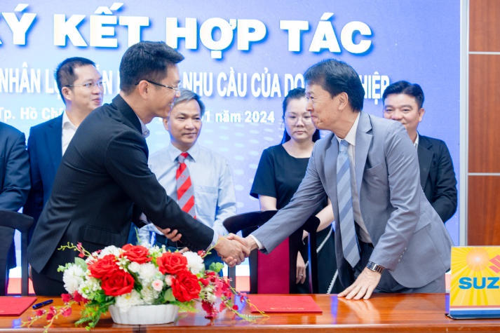 [Video] HUTECH nhận tài trợ xe máy thực hành và ký kết hợp tác cùng Công ty TNHH Việt Nam Suzuki 121