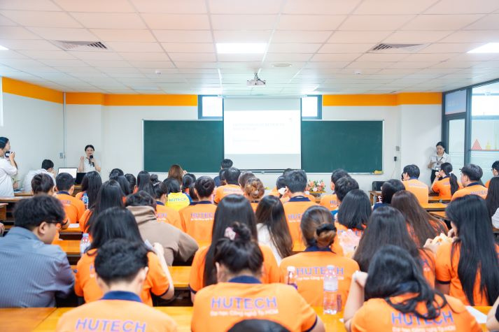 Giải mã bí quyết chọn đề tài, khai thác tài liệu khoa học cùng sinh viên Khoa Tiếng Anh 47