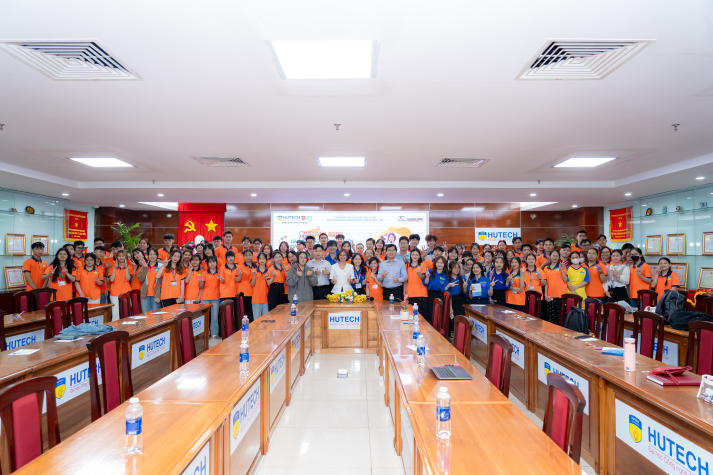 Học bí quyết phát triển bản, sinh viên Khoa Quản trị kinh doanh tự tin tỏa sáng trong kỷ nguyên mới 74
