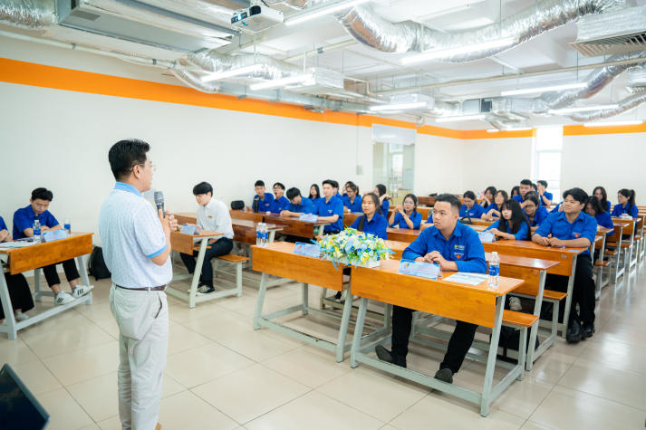 Đoàn Khoa Tài chính - Thương mại vững bước nhiệm kỳ mới với tinh thần “Đoàn kết - Tiên phong - Khát vọng - Hoài bão” 113