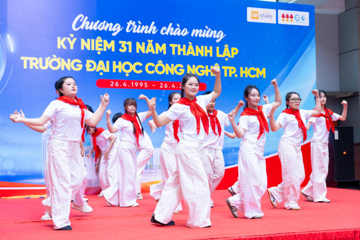Sinh viên HUTECH “đốt cháy” sân khấu với loạt vũ đạo cuốn hút tại HUTECH Dancer Fest 2026 35