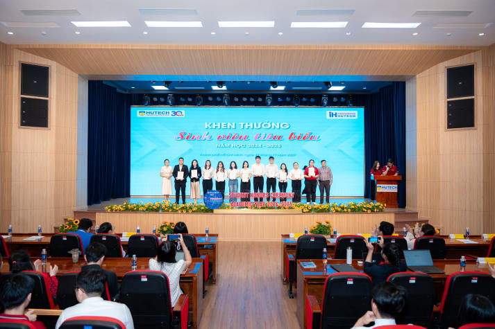 Viện Đào tạo Quốc tế ghi dấu những nỗ lực đáng tự hào tại Lễ tổng kết năm học 2024-2025 54