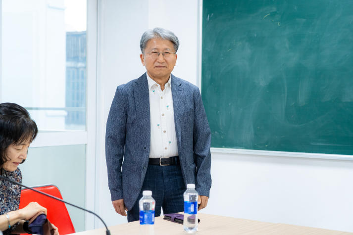 Cội rễ văn minh từ tinh thần gắn kết: Bài học GS. Yoo Kwon Jong chia sẻ với sinh viên 10