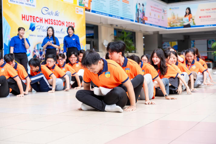 HUTECH Mission 2025: Bước khởi đầu ý nghĩa cho tân sinh viên Khoa Tài chính - Thương mại 53