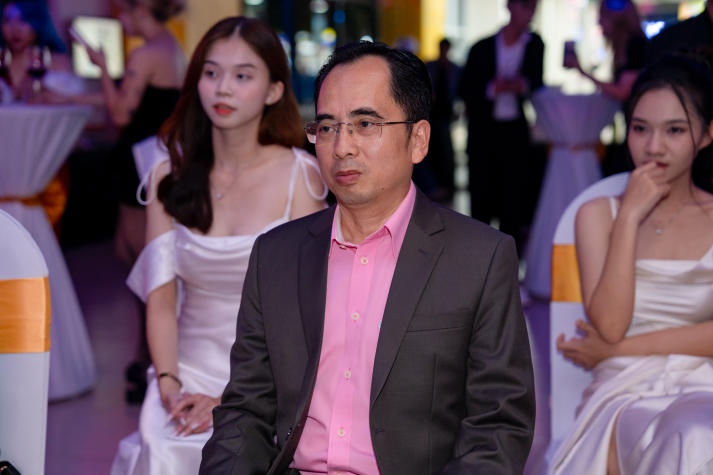 Sinh viên Quan hệ công chúng trình làng các video phóng sự và tỏa sáng tại Đêm tiệc "Dạ Huyền" 135