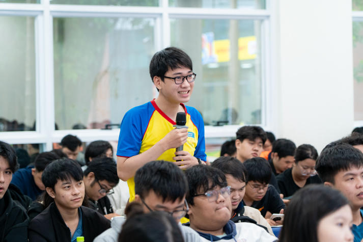 Sinh viên Công nghệ thông tin khám phá “bài toán” phát triển sản phầm phần mềm cùng chuyên gia GFT 73