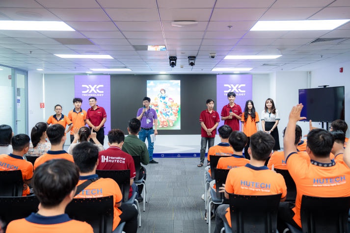 [Video] Students of the Institute of International Education visited DXC Technology Vietnam 87