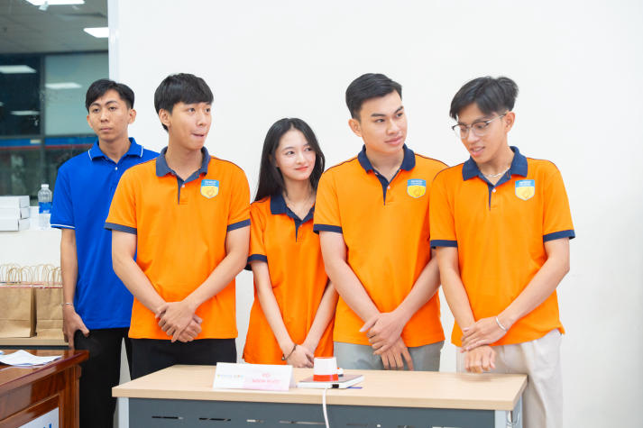 Tuổi trẻ HUTECH tự hào tiếp bước tại Chung kết "Tư tưởng Hồ Chí Minh" 93