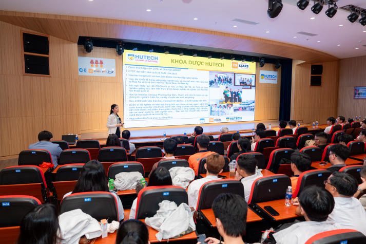Trường Y và Khoa học Sức khỏe HUTECH đồng hành cùng phụ huynh, sinh viên trên hành trình đại học 55