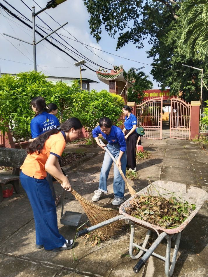 Mùa hè xanh HUTECH 2025 khép lại, mở ra hành trình trưởng thành trong mỗi sinh viên 125