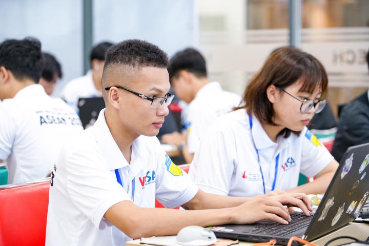 Sôi nổi vòng Chung khảo cuộc thi "Sinh viên với An toàn thông tin ASEAN 2023" tại HUTECH 94