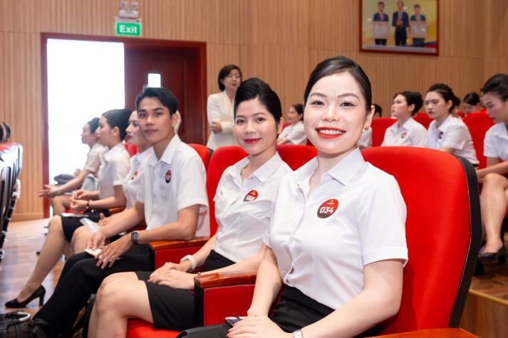 Sinh viên HUTECH thử sức cùng quy trình tuyển dụng tiếp viên hàng không ngay tại trường 42