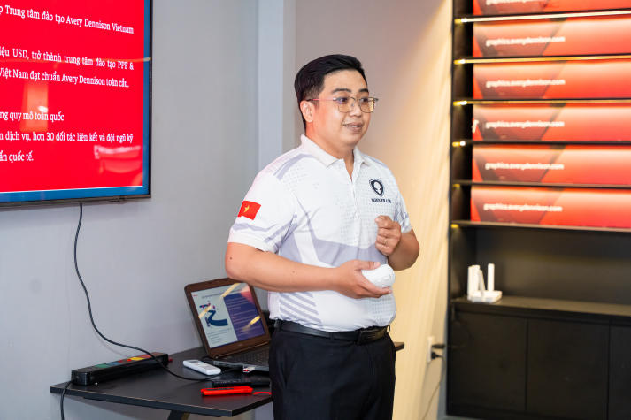 [Video] BƯỚC VÀO THẾ GIỚI CỦA NHỮNG SIÊU XE BẬC NHẤT VÀ CÔNG NGHỆ ĐỈNH CAO – SINH VIÊN VIỆN ĐÀO TẠO QUỐC TẾ HUTECH ĐÃ CÓ MỘT NGÀY “MÃN NHÃN” TẠI AVERY DENNISON! 33