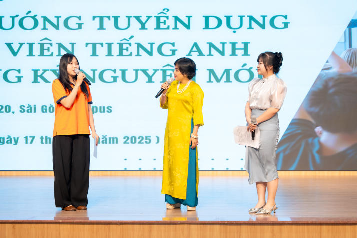 “Be the T.E.A.C.H.E.R the world needs”: Sinh viên Khoa Tiếng Anh tìm hiểu về nghề giáo trong kỷ nguyên số 77