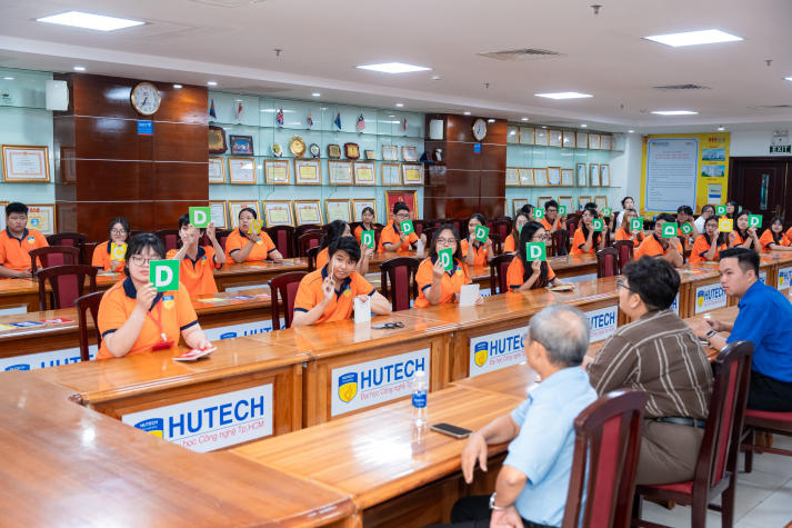 HUTECH-ers so tài kiến thức tại Chung kết “Rung chuông vàng” 22