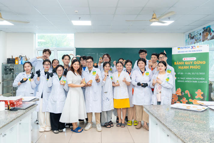 [Video] Sinh viên Công nghệ thực phẩm HUTECH trải nghiệm làm bánh quy gừng, lan tỏa sắc màu Giáng sinh 90