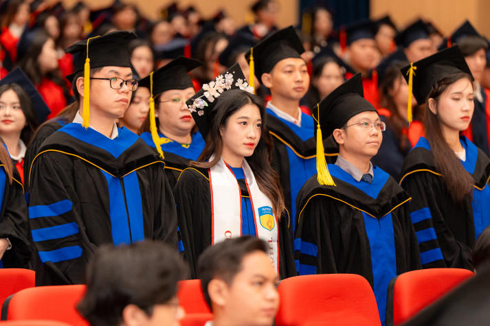 Sinh viên HUTECH đăng ký tham dự Lễ trao bằng tốt nghiệp đợt 1 năm 2026 đến hết 20/12 12