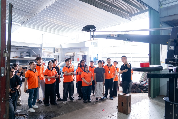 Sinh viên Công nghệ điện ảnh, truyền hình tìm hiểu quy trình sản xuất phim tại HKFilm Studio 50