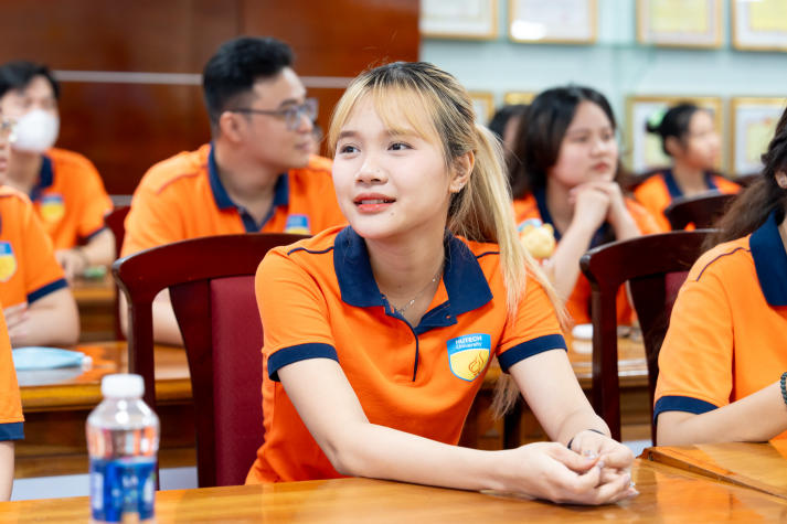 Cơ hội vàng cho HUTECH-ers học hỏi kỹ năng lắng nghe và quản trị cảm xúc 26